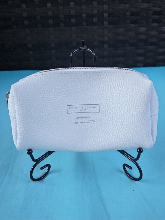 The White Company Handbags - The White Company Cream Pebbled Leather Cosmetic Pouch